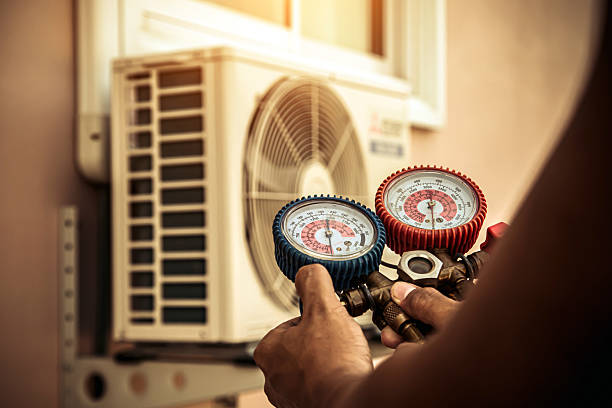 Professional Ductwork Repair technician working in Amissville, VA